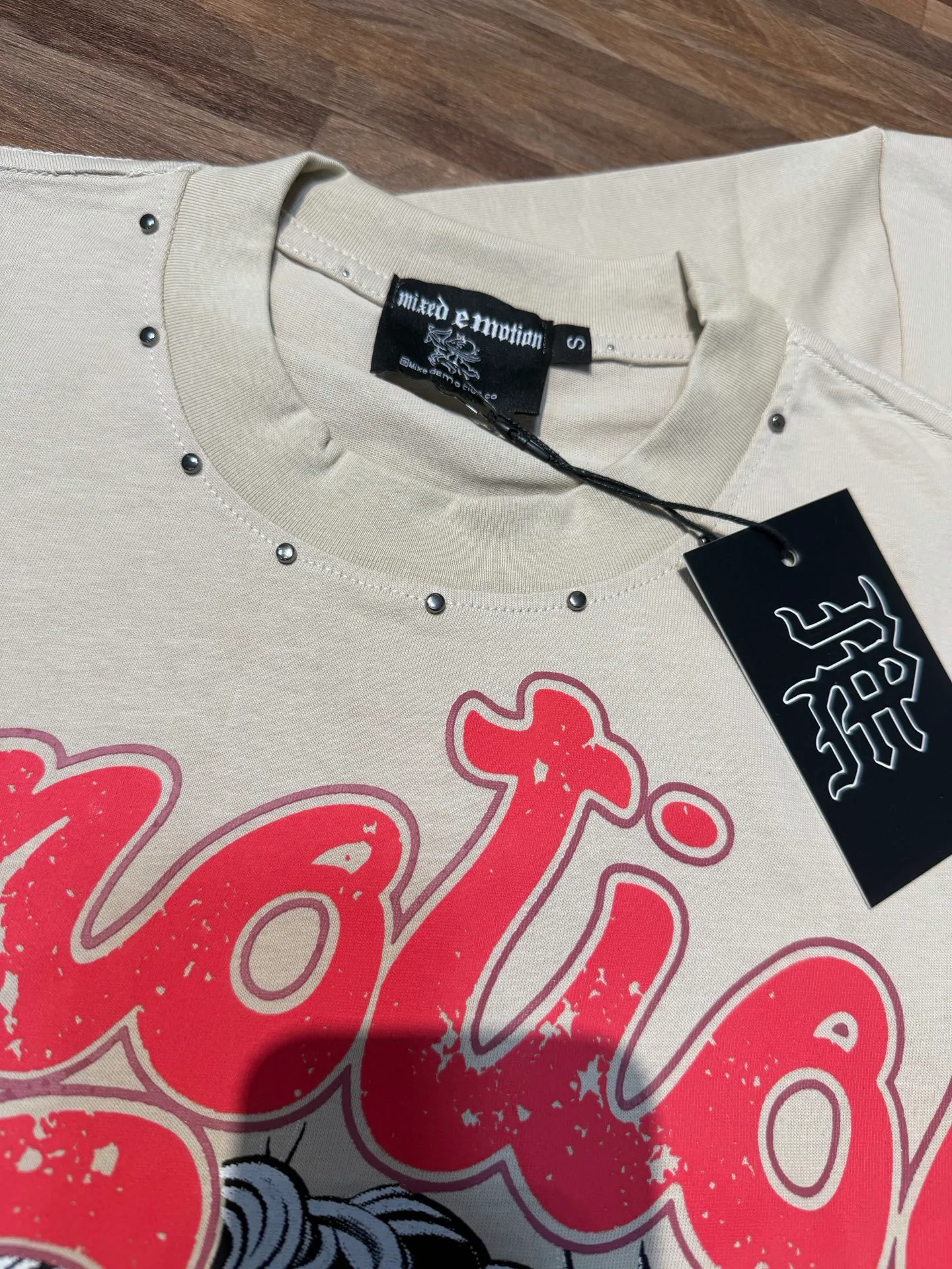 E 8113#Active Black/Apricot ｜ MIXED EMOTION In Stock real shot (imported Australian diamond perm) American trendy brand loose casual T-shirt Fabric (fabric): 32 counts Weight combed double yarn pure cotton Sizes (size): S-M L